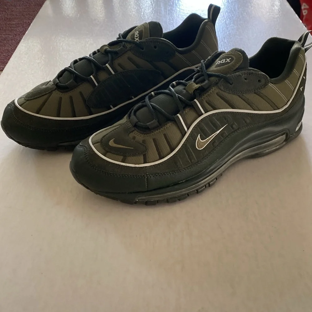 Nike AirMax 98 Sequoia/Medium Olive /Pure Platinum Colorway 640744-300 Sz 10.5